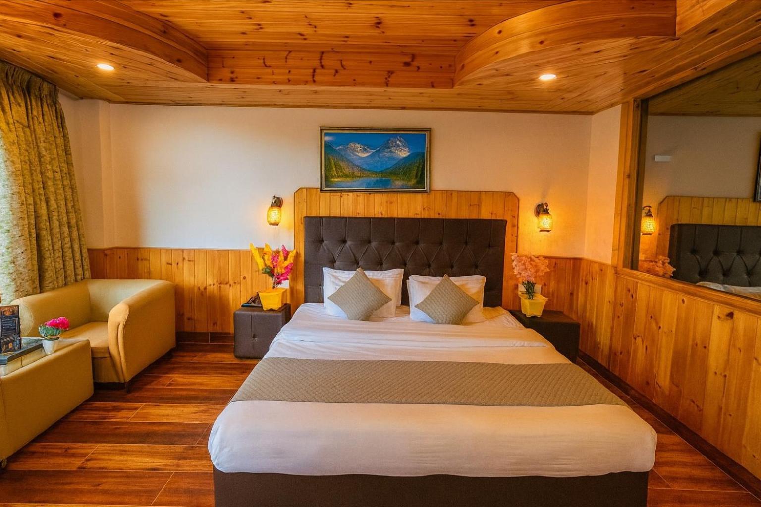 Himalayan River Resort, Manali- #Riverside #Private Parking #Scenic River & Mountain View #Open Cafe # Spacious Room #Big Garden With Campfire, Manali